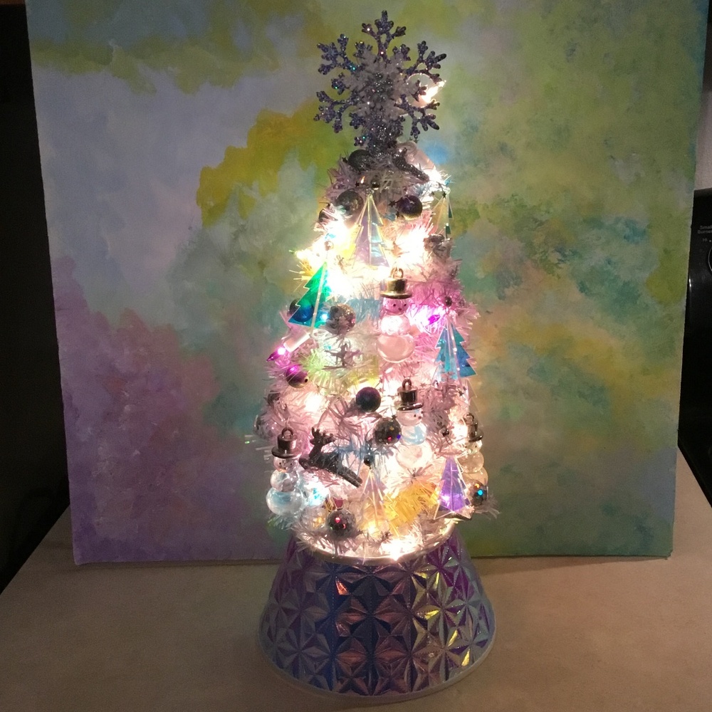 New, Handcrafted 18 inch Snowman Christmas Tree